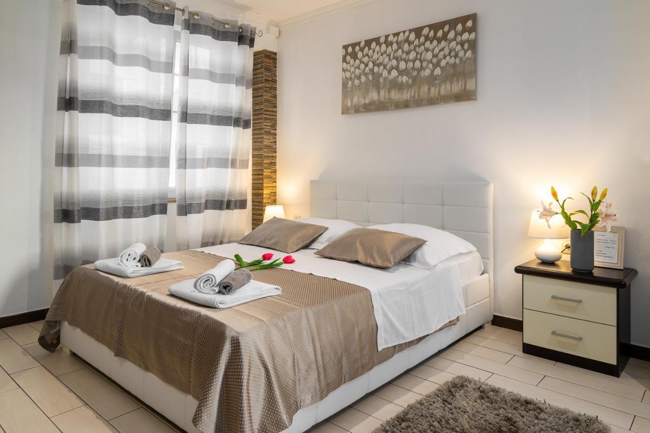 Studio Apartment La Luna Split Exteriör bild